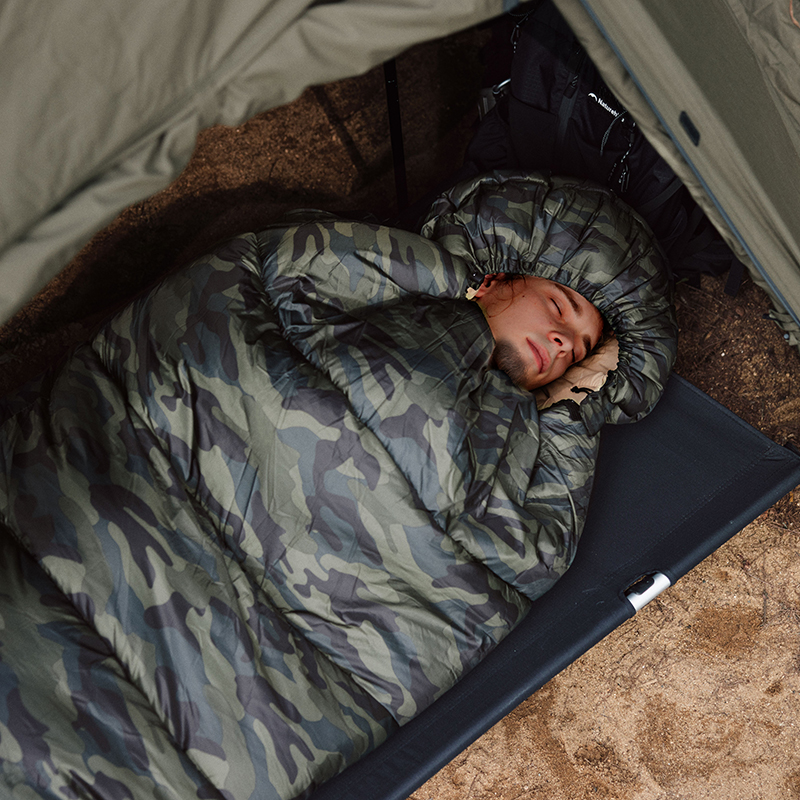 Naturehike spací pytel M320 s kapucí 1560g - tmavá kamufláž - pravý